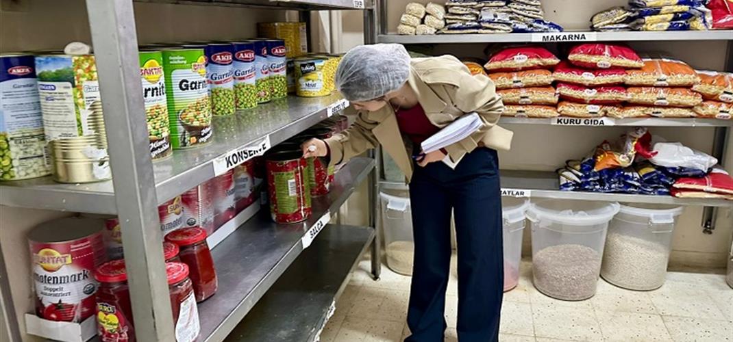 İL MERKEZİNDEKİ OKULLAR BÜNYESİNDE  FAALİYET GÖSTEREN   KANTİN  YEMEKHANE, KAFETERYA, BÜFE,  VE ÇAY OCAKLARI DENETİMLERİ  DEVAM EDİYOR