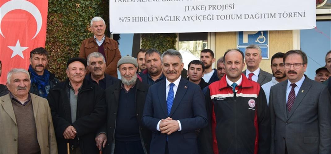 Yerli ve Milli Ayçiçeği Tohumları Çiftçiye Dağıtıldı